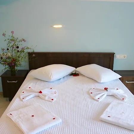 Emir Palas Hotel 2* Ekincik
